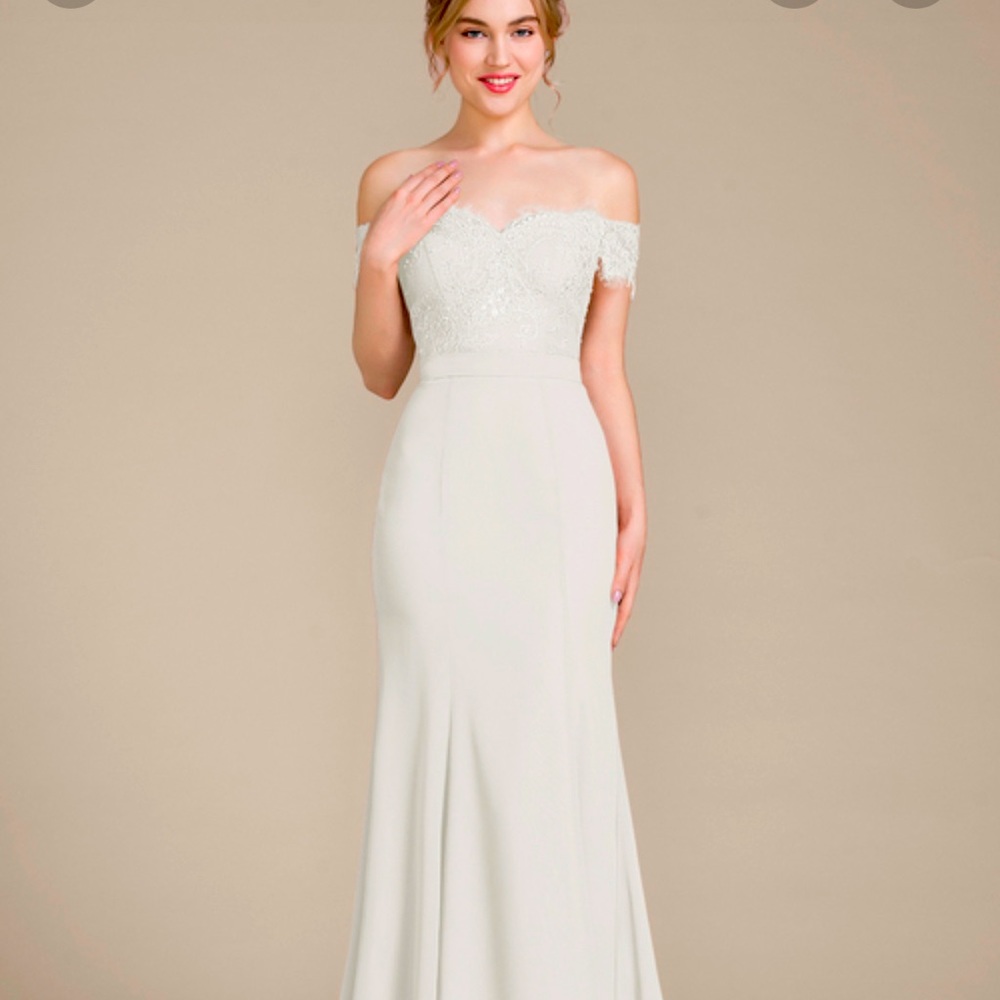 Ivory Size 6 Bridesmade Dress Never worn